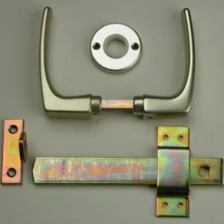 Waelbers Tuindeursluiting Geel Verzinkt Met Aluminium Deurkruk